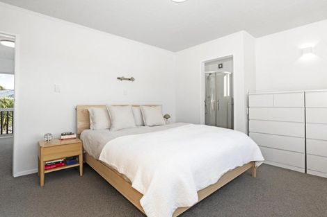 Photo of property in 1 Goldie Place, Waikanae Beach, Waikanae, 5036