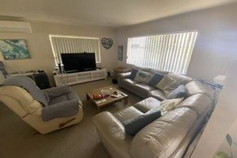 Photo of property in 15 Malin Place, Pinehill, Auckland, 0632