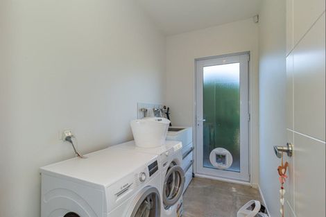 Photo of property in 342a Tararua Road, Levin, 5571