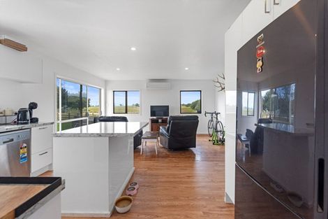 Photo of property in 92 Ohinepanea Road, Pukehina, Te Puke, 3186