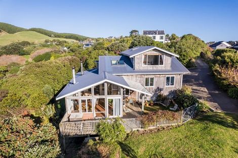 Photo of property in 76 Sea Vista Drive, Pukerua Bay, 5026