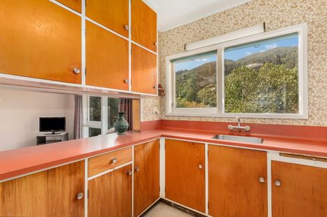 Photo of property in 20 Puriri Street, Eastbourne, Lower Hutt, 5013