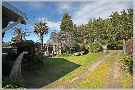 Photo of property in 11 Anga Street, Tangimoana, 4822