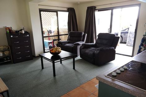 Photo of property in 136 West Harbour Drive, West Harbour, Auckland, 0618