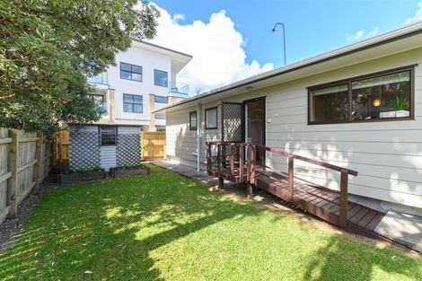 Photo of property in 2/18 Gloria Avenue, Te Atatu Peninsula, Auckland, 0610
