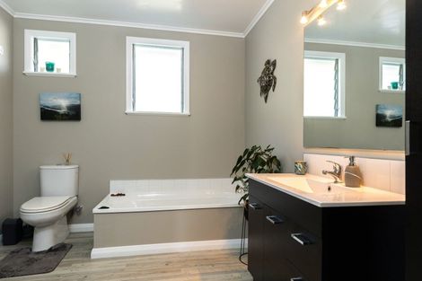 Photo of property in 14 Seaview Crescent, Picton, 7220