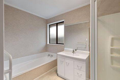 Photo of property in 8 Geneva Terrace, Kelvin Grove, Palmerston North, 4414