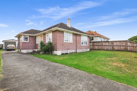 Photo of property in 25 Arimu Road, Papakura, 2110