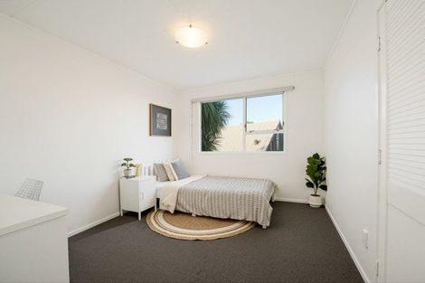 Photo of property in 5 Mckinley Road, Sunnyvale, Auckland, 0612