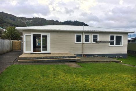 Photo of property in 5 Ruthven Road, Wainuiomata, Lower Hutt, 5014