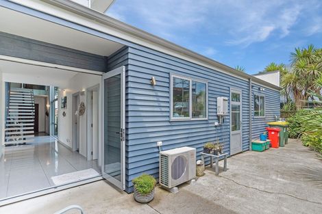 Photo of property in 18 Olliver Grove, Waikanae Beach, Waikanae, 5036