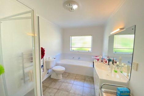 Photo of property in 14 Meharg Place, Fairview Heights, Auckland, 0632