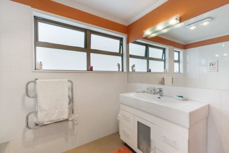 Photo of property in 38 Whangaparaoa Road, Red Beach, 0932