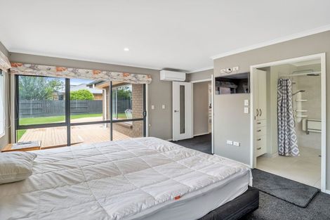 Photo of property in 3 Crabapple Close, Milson, Palmerston North, 4414