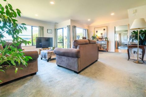 Photo of property in 17 Addington Place, Taradale, Napier, 4112