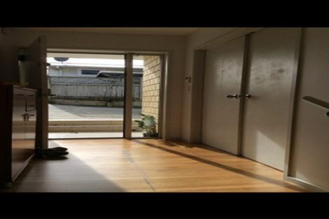 Photo of property in 1/10 School Road, Te Atatu South, Auckland, 0610