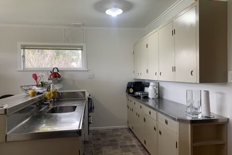 Photo of property in 90 Matipo Road, Te Atatu Peninsula, Auckland, 0610