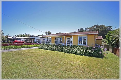Photo of property in 9 Dewe Terrace, Foxton Beach, Foxton, 4815