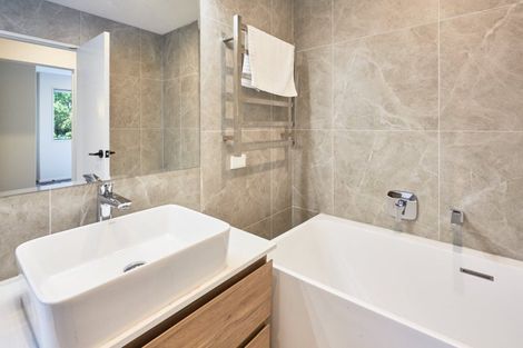 Photo of property in 36d Eastern Beach Road, Bucklands Beach, Auckland, 2012