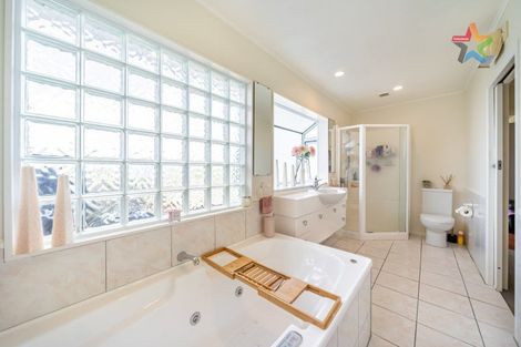 Photo of property in 7 Acacia Avenue, Maungaraki, Lower Hutt, 5010