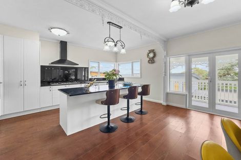 Photo of property in 73c East Coast Road, Castor Bay, Auckland, 0620