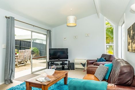 Photo of property in 3a Pah Road, Cockle Bay, Auckland, 2014