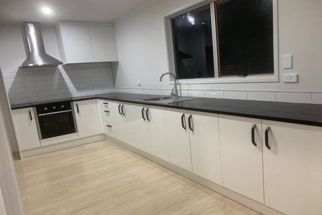 Photo of property in 8b Heathberry Close, Papatoetoe, Auckland, 2025