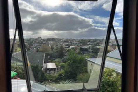 Photo of property in 1/29 Oaktree Avenue, Browns Bay, Auckland, 0630