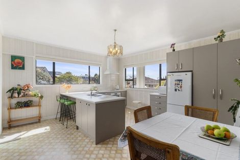 Photo of property in 64 Manhattan Heights, Glendene, Auckland, 0602