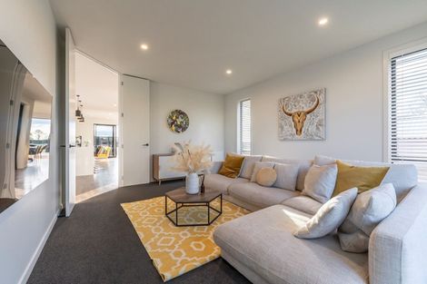 Photo of property in 33 Hogan Road, Cambridge, 3493