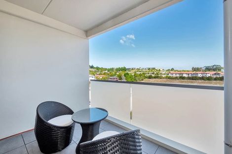 Photo of property in Apollo Apartments, 201/46 Rosedale Road, Rosedale, Auckland, 0632