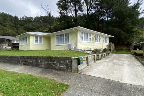 Photo of property in 19 Shackleton Grove, Stokes Valley, Lower Hutt, 5019