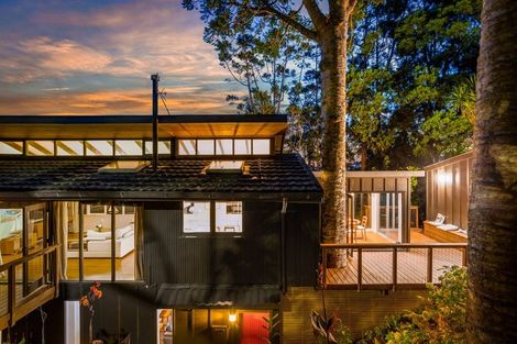 Photo of property in 10 Rangiwai Road, Titirangi, Auckland, 0604