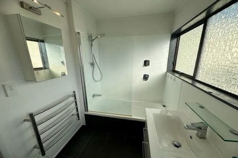 Photo of property in 2/40 Mirrabooka Avenue, Botany Downs, Auckland, 2010