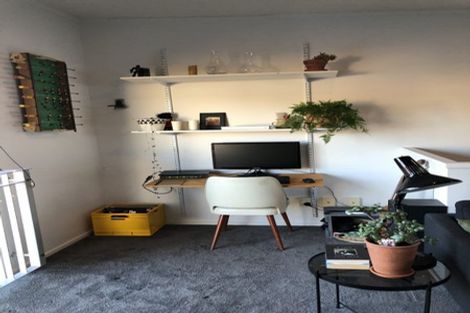 Photo of property in 3 Kelvin Grove, Te Aro, Wellington, 6011