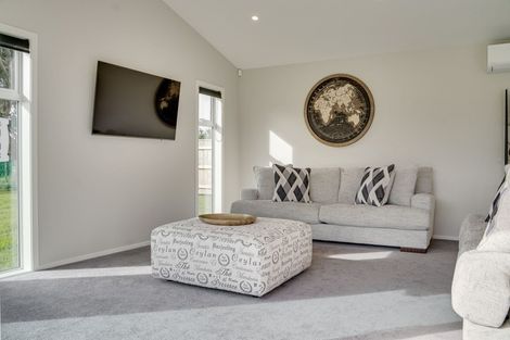 Photo of property in 17 Mill Grove, Clareville, Carterton, 5713