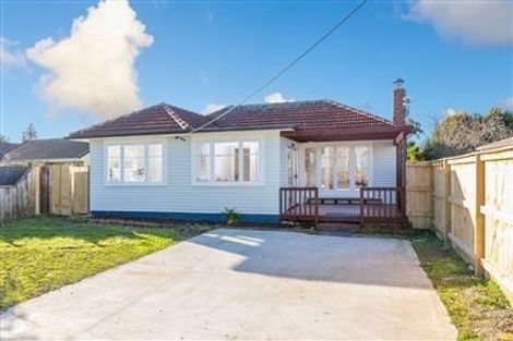 Photo of property in 2 Totara Road, Te Atatu Peninsula, Auckland, 0610