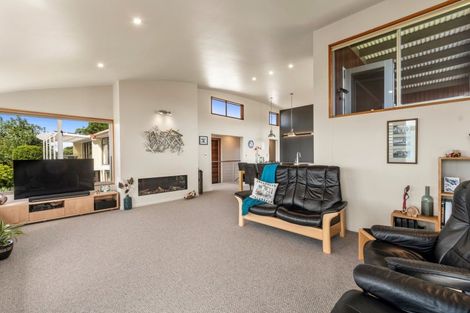 Photo of property in 81 Harbour View Road, Omokoroa, 3114