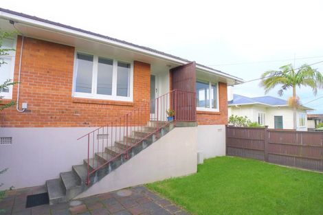 Photo of property in 3/6 Corrella Road, Belmont, Auckland, 0622