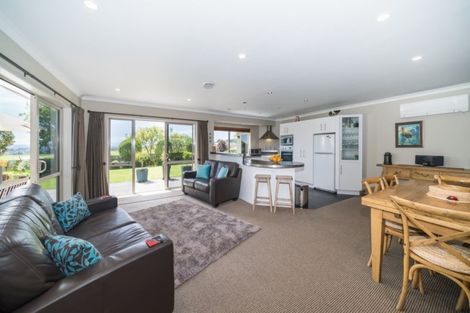 Photo of property in 87 Ruapehu Drive, Fitzherbert, Palmerston North, 4410