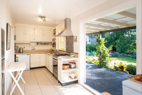 Photo of property in 900 Caroline Road, Mayfair, Hastings, 4122