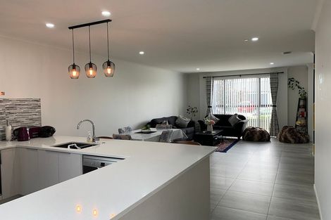 Photo of property in 12 Rere Close, Takanini, 2112