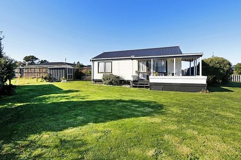 Photo of property in 16 Pohutukawa Drive, Opunake, 4616