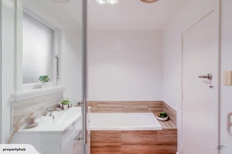 Photo of property in 271 Fifield Terrace, Opawa, Christchurch, 8023