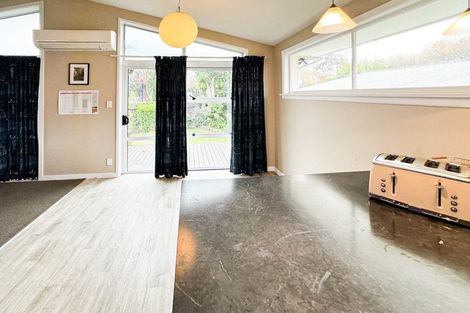 Photo of property in 1 Ostend Place, Avonhead, Christchurch, 8042