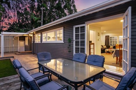 Photo of property in 792 West Coast Road, Oratia, Auckland, 0604