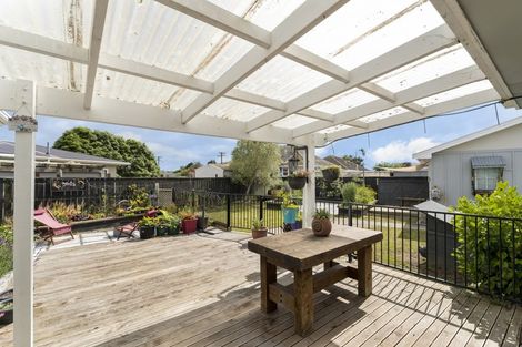 Photo of property in 16 Totara Street, Otaki, 5512
