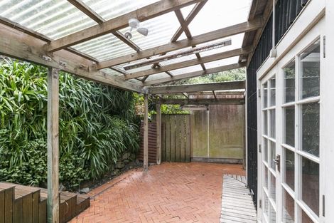 Photo of property in 103 Breaker Bay Road, Breaker Bay, Wellington, 6022