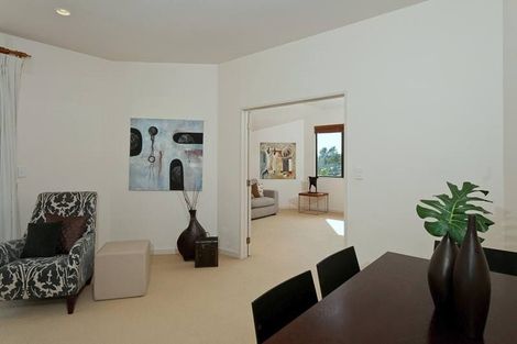 Photo of property in 11 Trotting Terrace, Fairview Heights, Auckland, 0632