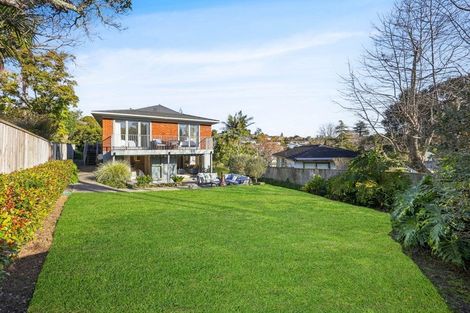 Photo of property in 5 Liston Crescent, Cockle Bay, Auckland, 2014